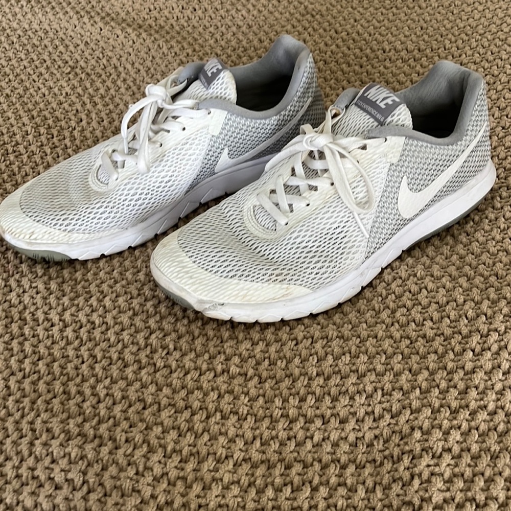 Womens Nike Tennis shoe size 9